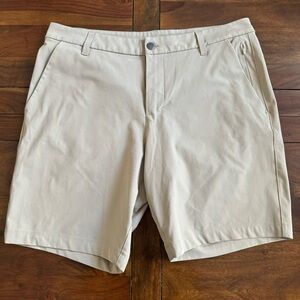 Lululemon Men’s Commission shorts slim, Warpatreme 9”. Khaki color